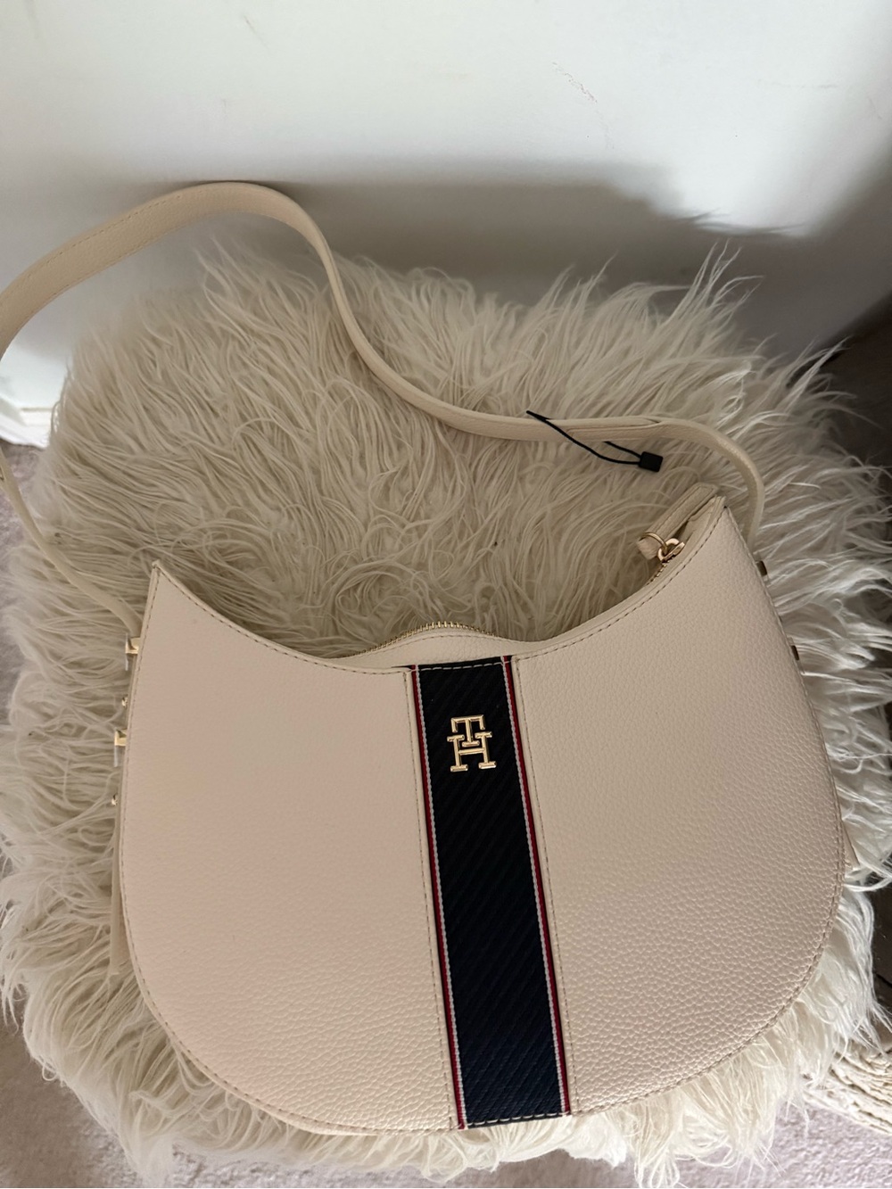 Tommy Hilfiger Legacy Stripe Shoulder Bag cream. NWOT